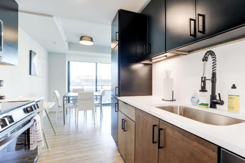 2BR Executive Appartment With Gym & Pool by ENVITAE - image 13