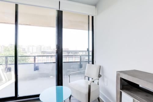 2BR Executive Appartment With Gym & Pool by ENVITAE - main image