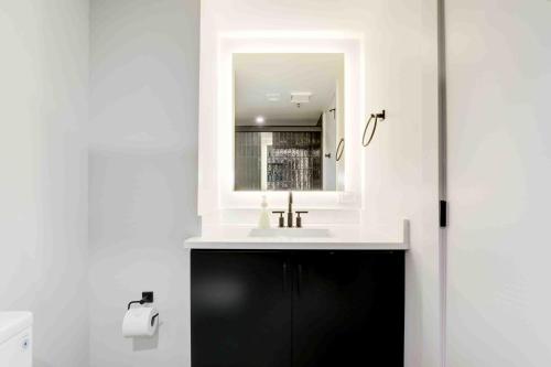 2BR Executive Appartment With Gym & Pool by ENVITAE - image 10