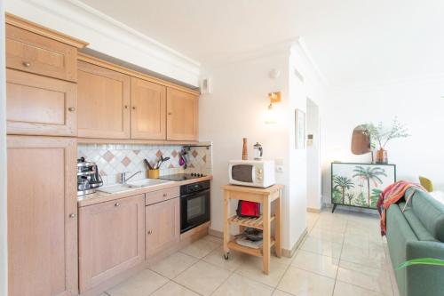 A13 Staywizus -1 BDR Garden floor Fontonne - AC, Pool & Parking in Les Breguieres