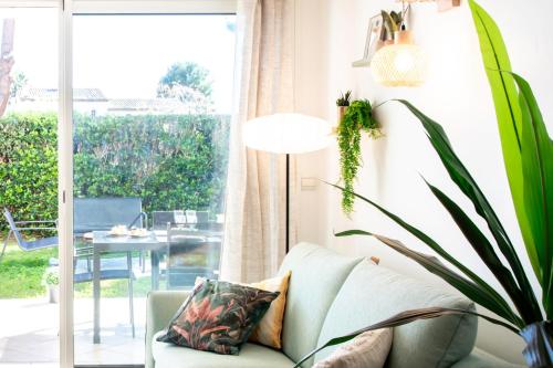 A13 Staywizus -1 BDR Garden floor Fontonne - AC, Pool & Parking in Les Breguieres