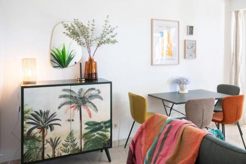 A13 Staywizus -1 BDR Garden floor Fontonne - AC, Pool & Parking in Les Breguieres
