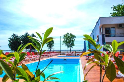 Voila Mamaia, Mamaja