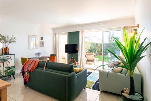 A13 Staywizus -1 BDR Garden floor Fontonne - AC, Pool & Parking in Les Breguieres