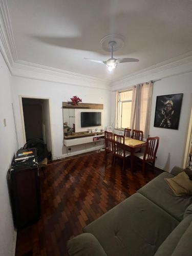 Quarto Privativo em Apartamento em Copacabana ambiente compartilhado - Rio De Janeiro