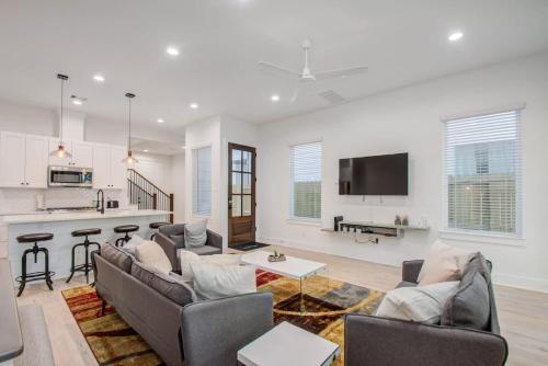 Modern Farmhouse Mins Restaurants & Attractions in Houston, USA