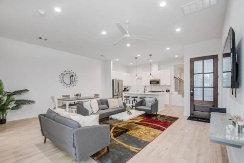 Modern Farmhouse Mins Restaurants & Attractions in Houston, USA