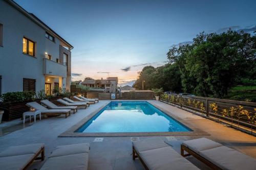 Schönes Appartement Mala 4 mit Pool