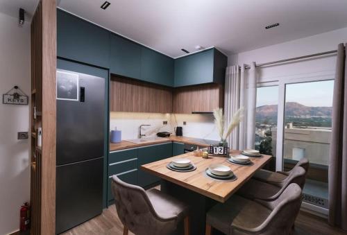 Green Apartment in the Hill in Moires