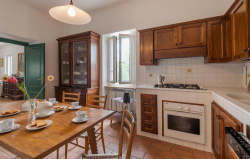 Cozy Home In Rieti With Kitchen