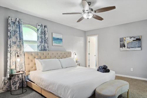 Cozy & Bright 4 Bedrooms Pool Mins to Attractions in Mesquite, USA