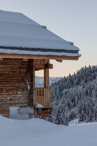 Le Lodge Rodzina, Luxueux chalet familial entièrement rénové avec Jacuzzi et Vue par LLA Selections - Location, gîte - La Clusaz