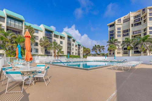 Fort Pierce Condo with Pool, Golf and Beach Access in Fort Pierce, USA