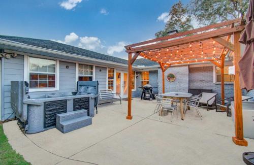 5 Bedrooms Lux Home Near NRG Med Ctr and Galleria in Houston, USA
