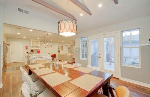 5 Bedrooms Lux Home Near NRG Med Ctr and Galleria in Houston, USA