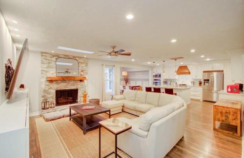 5 Bedrooms Lux Home Near NRG Med Ctr and Galleria in Houston, USA