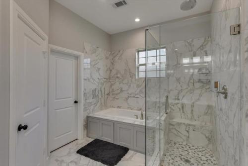 Texan Sunny Oasis 5 BED Private Pool Hot tub Texan Sunny Oasis 5 BED Private Pool Hot tub