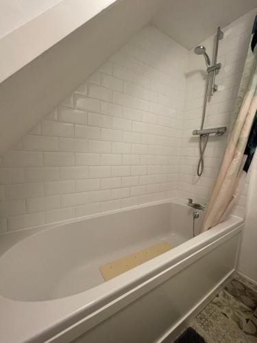 Bathroom, No 28 cosy cottage in the heart of Cowes in Cowes North