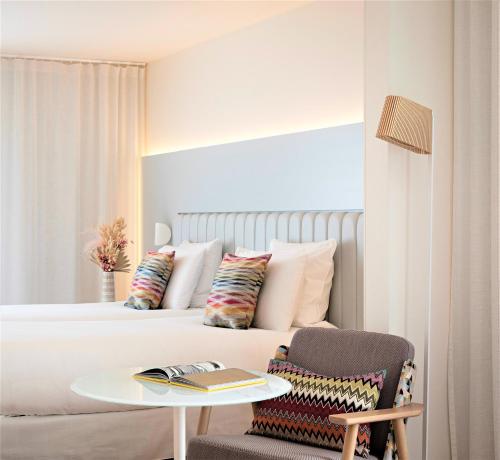 Classic Queen or Twin Room image 4
