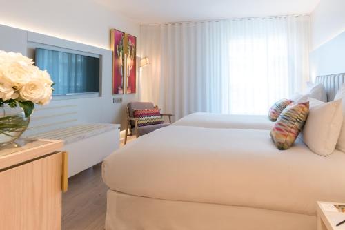 Classic Queen or Twin Room image 6
