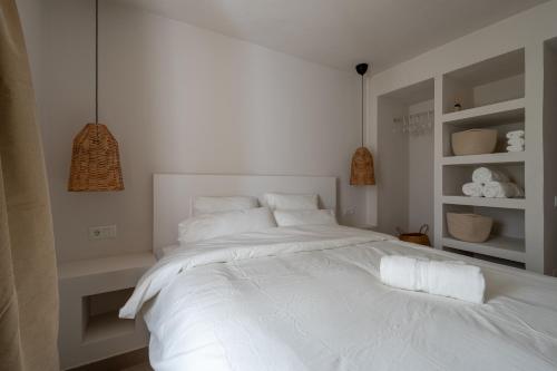 One-Bedroom Apartment image 9