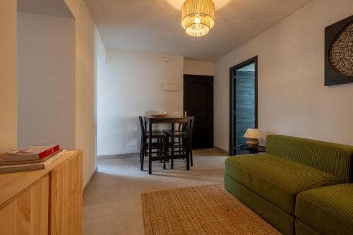 One-Bedroom Apartment image 7