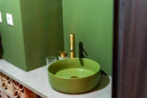 One-Bedroom Apartment image 7