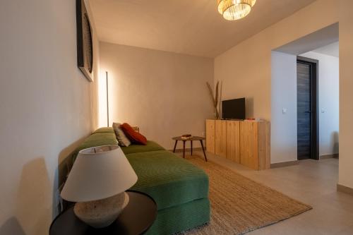 One-Bedroom Apartment image 3