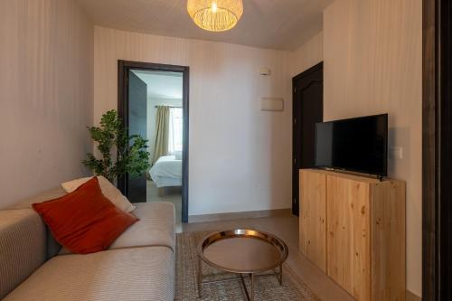 One-Bedroom Apartment image 3