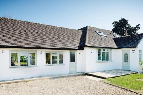 Country Chalet New Forest in Tiptoe