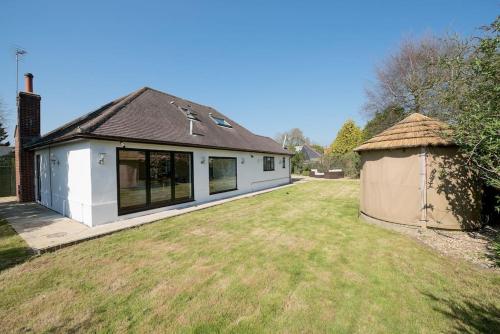 Country Chalet New Forest in Tiptoe