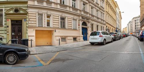 Charming Apartment by Wenceslas square with AC - image 10