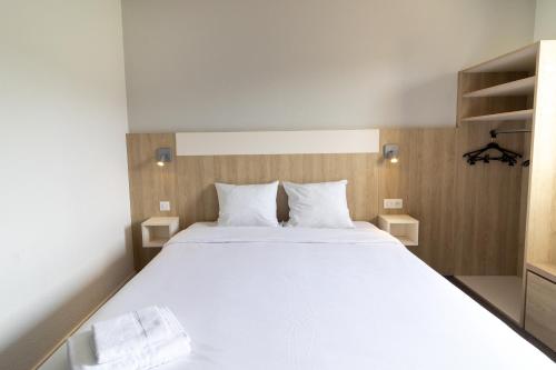 Kyriad Direct Auxerre - Appoigny Hotel de charme Le Grand Ponceau