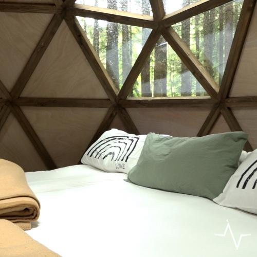 4 twin beds
