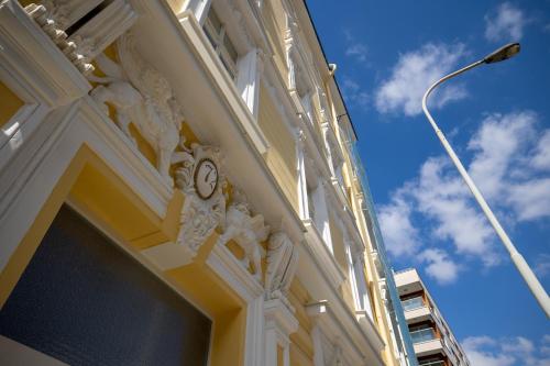 Charming Apartment by Wenceslas square with AC - image 5