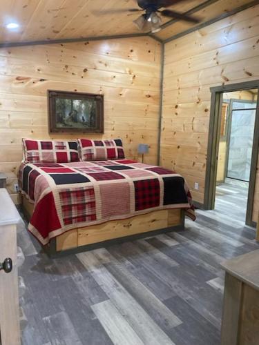Country Bear Hideaway By Stony Brook Cabins in Cosby, USA