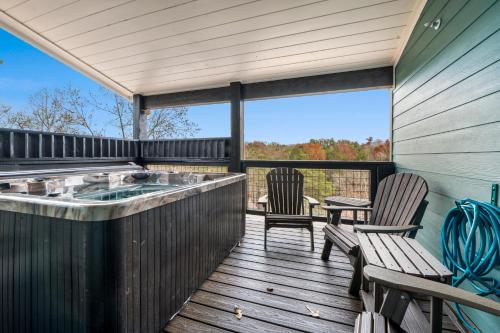 Splash Villa By Stony Brook Cabins in Pigeon Forge (TN)