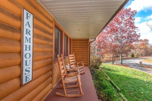 Farmhouse By Stony Brook Cabins in Sevierville, USA