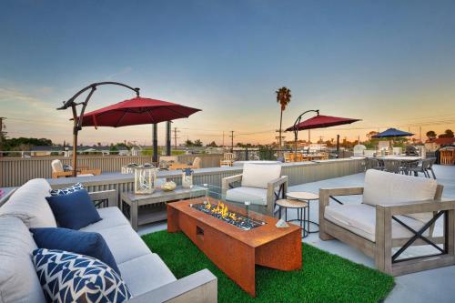 NEW Luxury Concrete Home Just Minutes from the Beach in Long Beach, USA