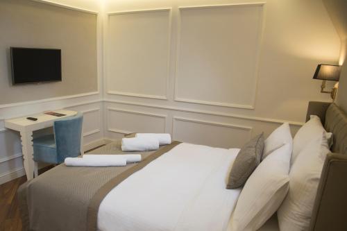 Economy Room image 6