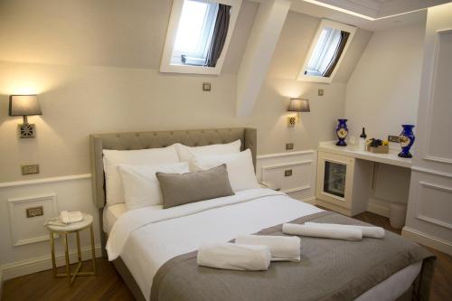 Economy Room image 10