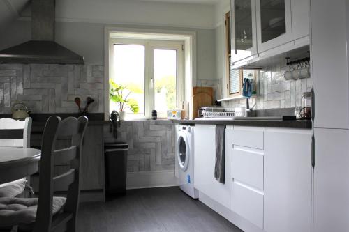 Lovely 3 bed condo in Рейгейт