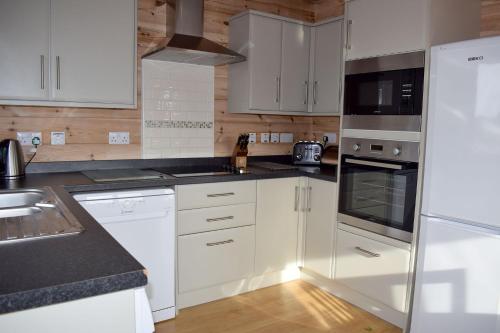 Konyha, Inver Lodge, Finsbay, Isle of Harris in Rodel