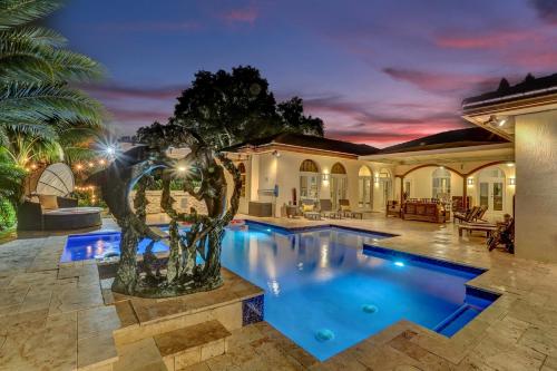 Létesítmények, Villa wpool mini-golf firepits in Davie (FL)