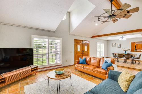 Yantis Retreat on 10 Acres Steps to Lake Fork! in Yantis, USA