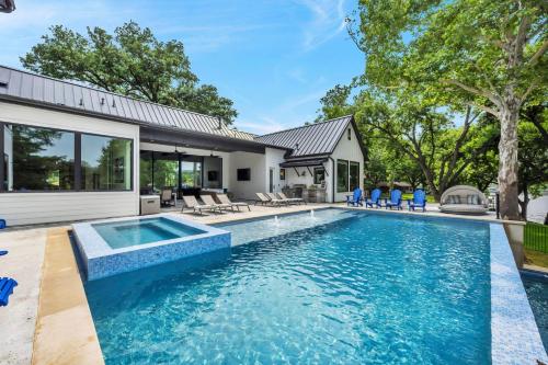 Palm Paradise on Lake LBJ with Concierge Services in Burnet, USA
