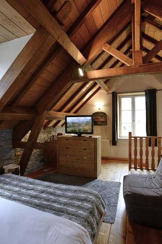 room detail thumbnail 2