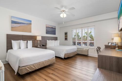 Naples Park Central Hotel - image 10