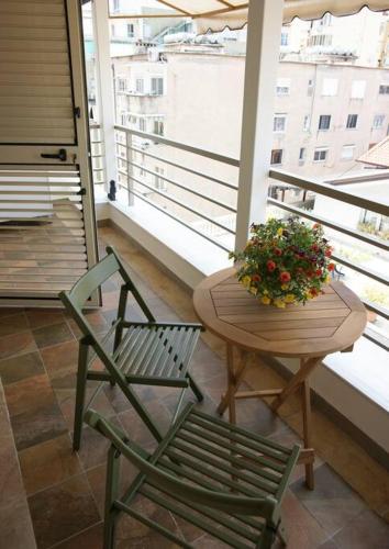Elegant living in the heart of Tirana, Tirana (photo 6)