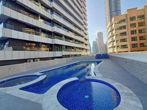 Modern 1BR Apartment in Dubai Marina with sea view